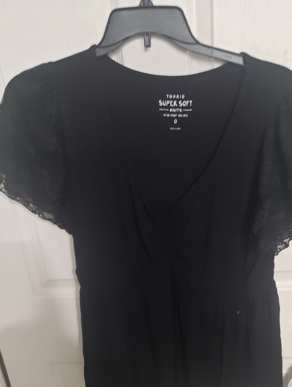 Sz 0 torrid Black V-Neck Knit Dress with Lace Sleeves